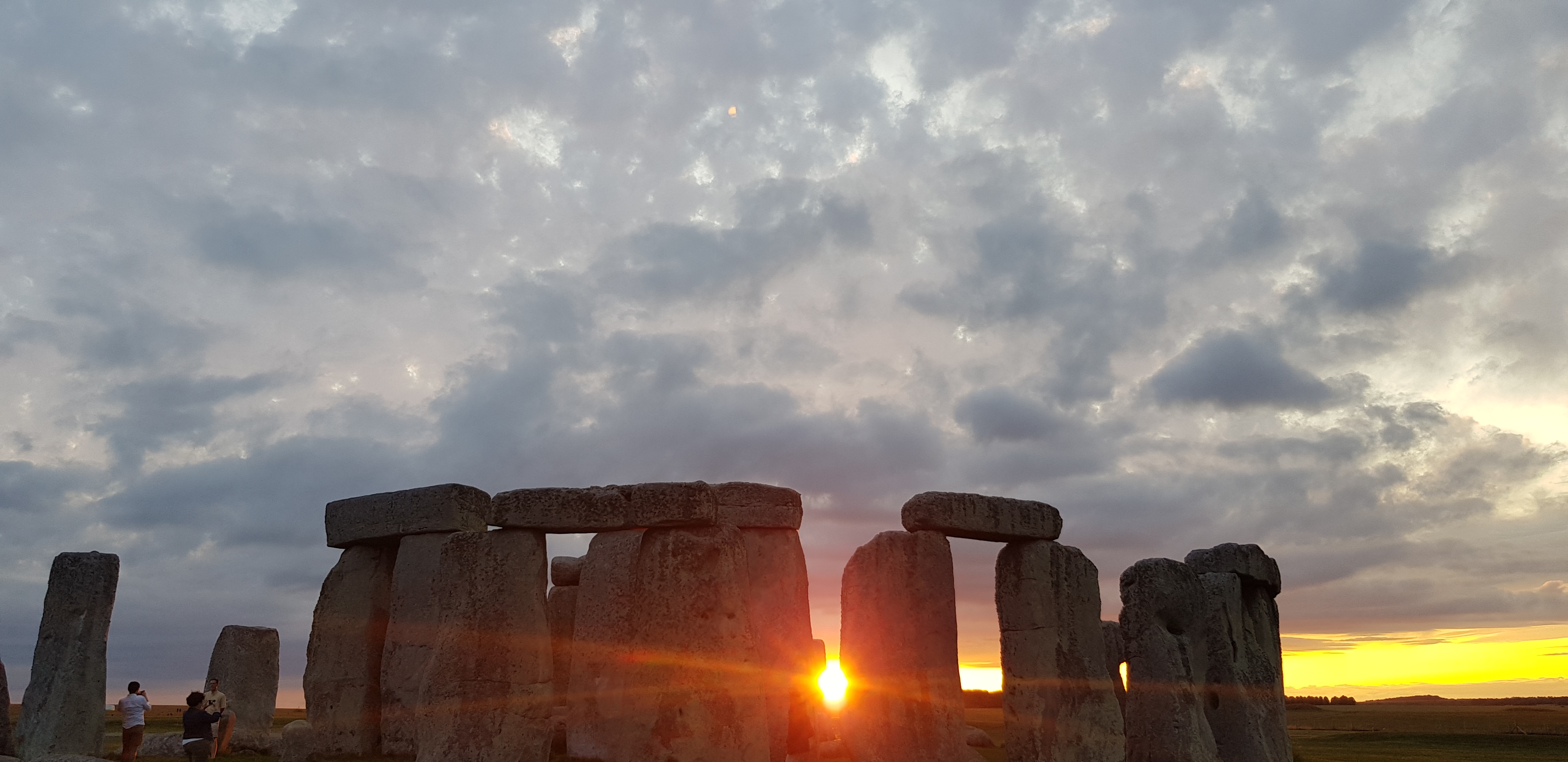 Stonehenge sunrise access tour